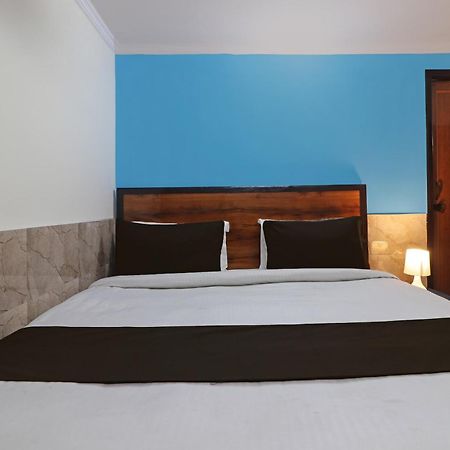 Hotel O Bluemoon Inn, South Campus Új-Delhi Kültér fotó