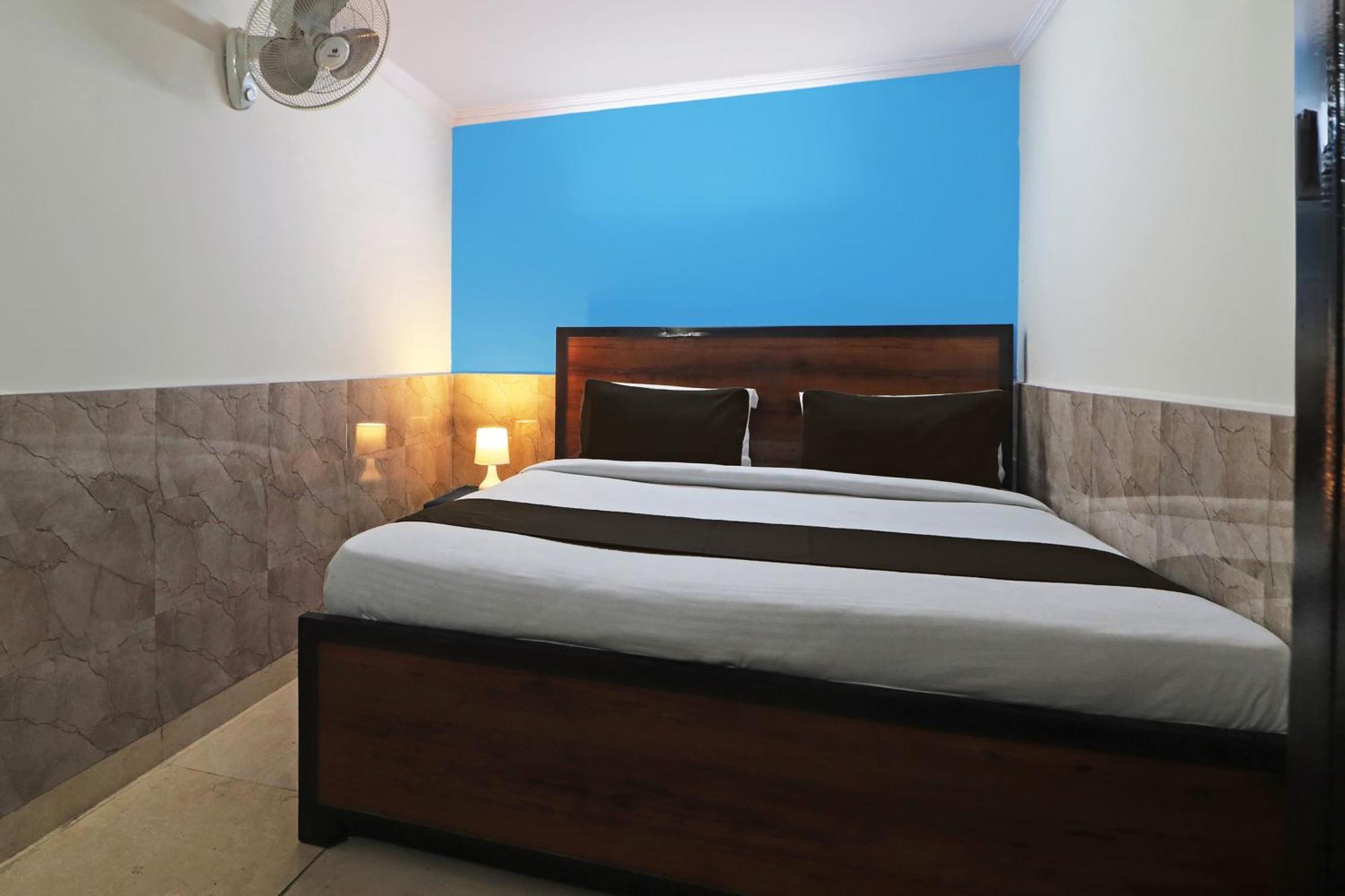 Hotel O Bluemoon Inn, South Campus Új-Delhi Kültér fotó