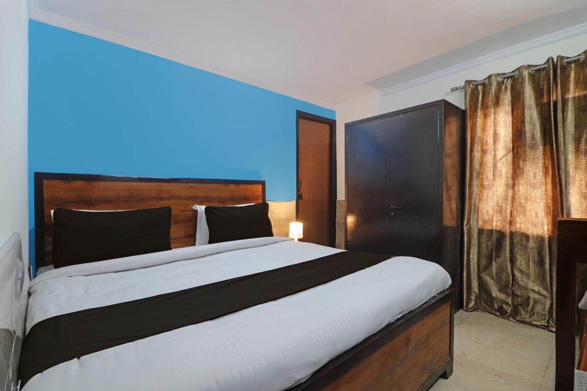 Hotel O Bluemoon Inn, South Campus Új-Delhi Kültér fotó