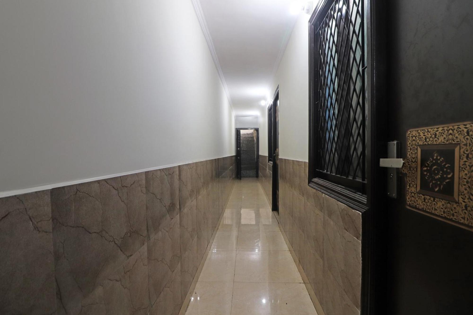 Hotel O Bluemoon Inn, South Campus Új-Delhi Kültér fotó