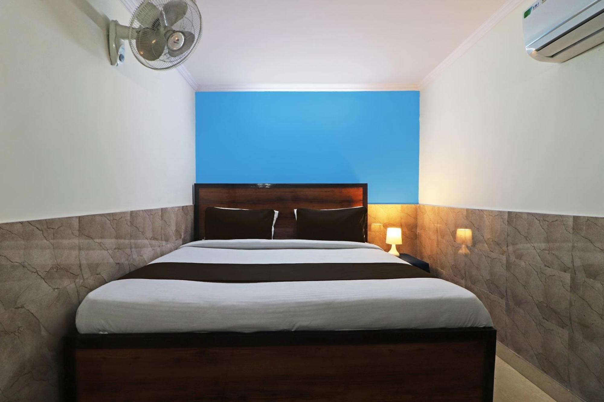 Hotel O Bluemoon Inn, South Campus Új-Delhi Kültér fotó