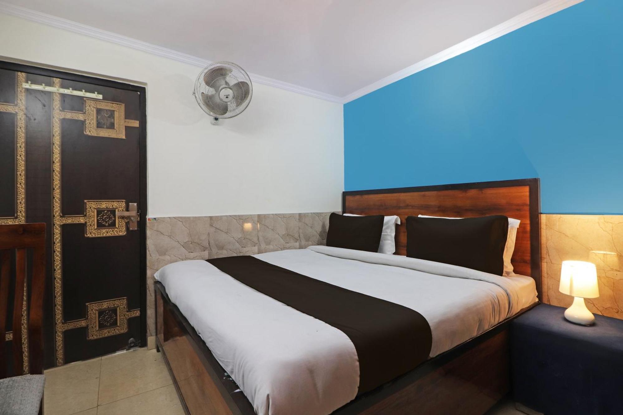 Hotel O Bluemoon Inn, South Campus Új-Delhi Kültér fotó