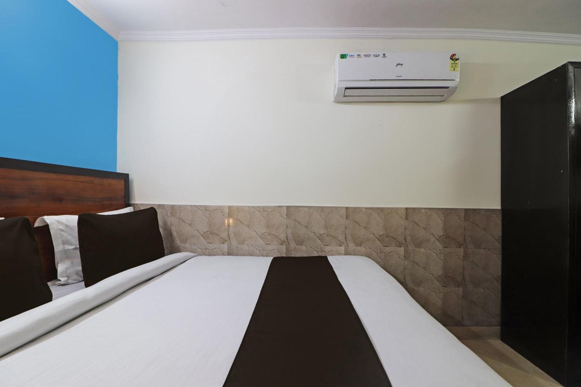 Hotel O Bluemoon Inn, South Campus Új-Delhi Kültér fotó