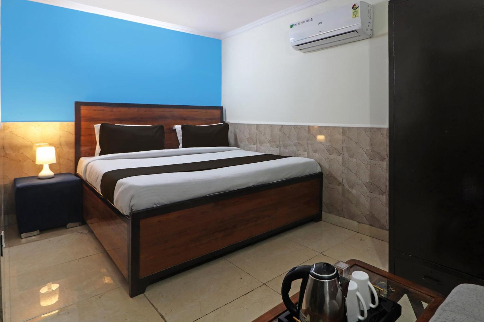 Hotel O Bluemoon Inn, South Campus Új-Delhi Kültér fotó
