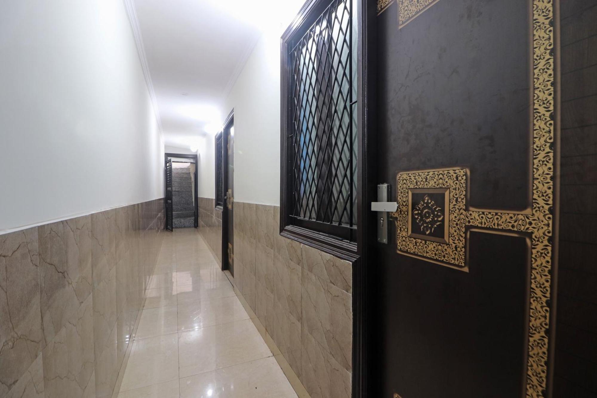 Hotel O Bluemoon Inn, South Campus Új-Delhi Kültér fotó