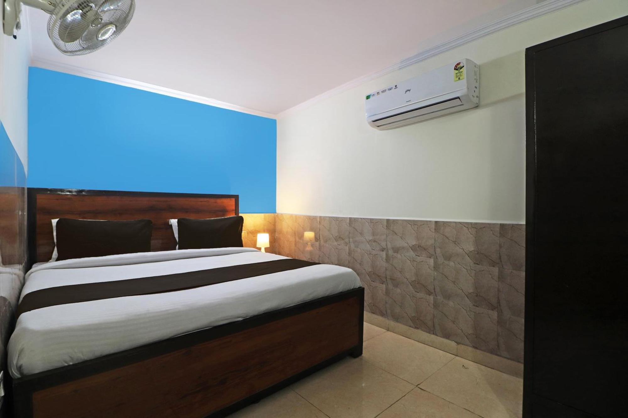 Hotel O Bluemoon Inn, South Campus Új-Delhi Kültér fotó