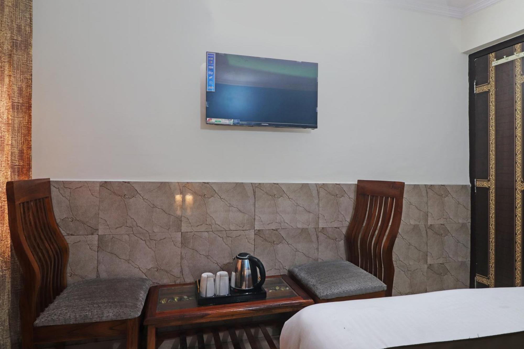 Hotel O Bluemoon Inn, South Campus Új-Delhi Kültér fotó