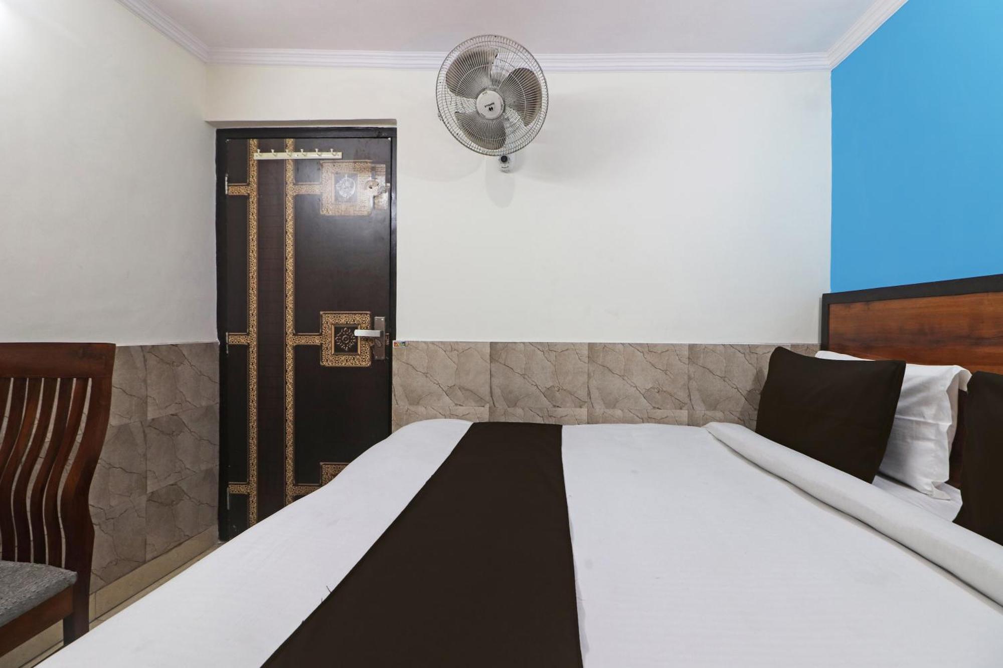 Hotel O Bluemoon Inn, South Campus Új-Delhi Kültér fotó