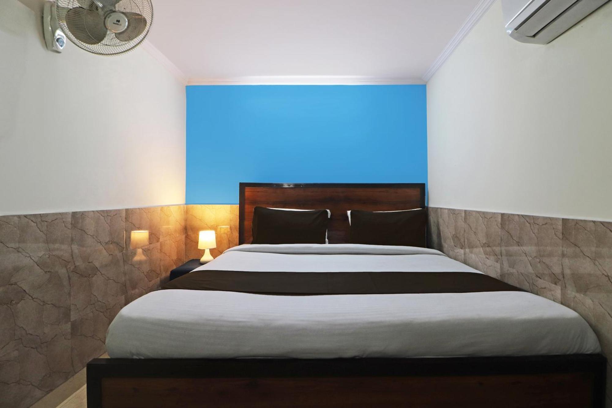 Hotel O Bluemoon Inn, South Campus Új-Delhi Kültér fotó