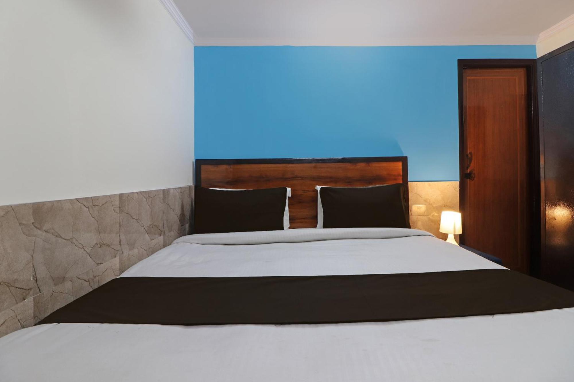 Hotel O Bluemoon Inn, South Campus Új-Delhi Kültér fotó